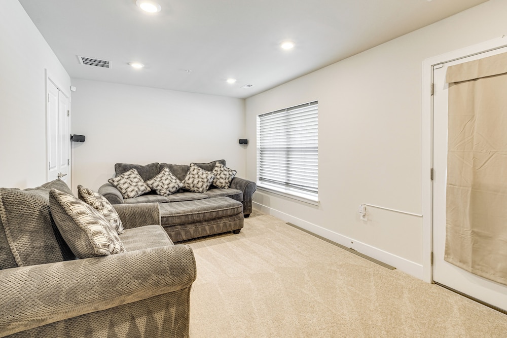 Fenced Yard: Spacious Southern Maryland Townhome!