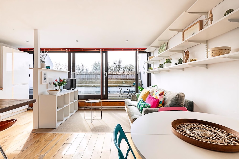 Bright Flat For 2 in Dartmouth Park