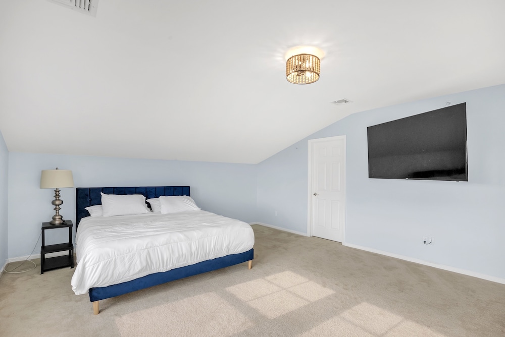 Stunning Beachfront Queens Getaway 4 Bedroom Townhouse by RedAwning view 4