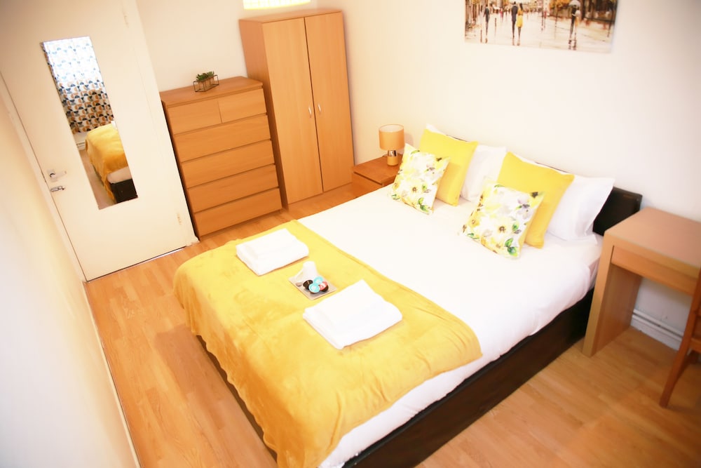 Lovely 2-bed Apartment in Harrow view 5