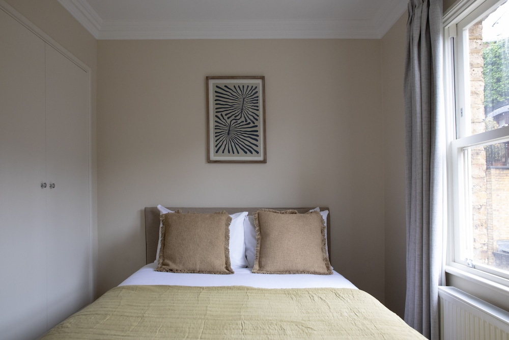 Gulaid House Knightsbridge by Bob W London