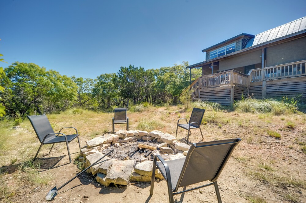 Dog-friendly Cabin w/ Fire Pit in Johnson City!