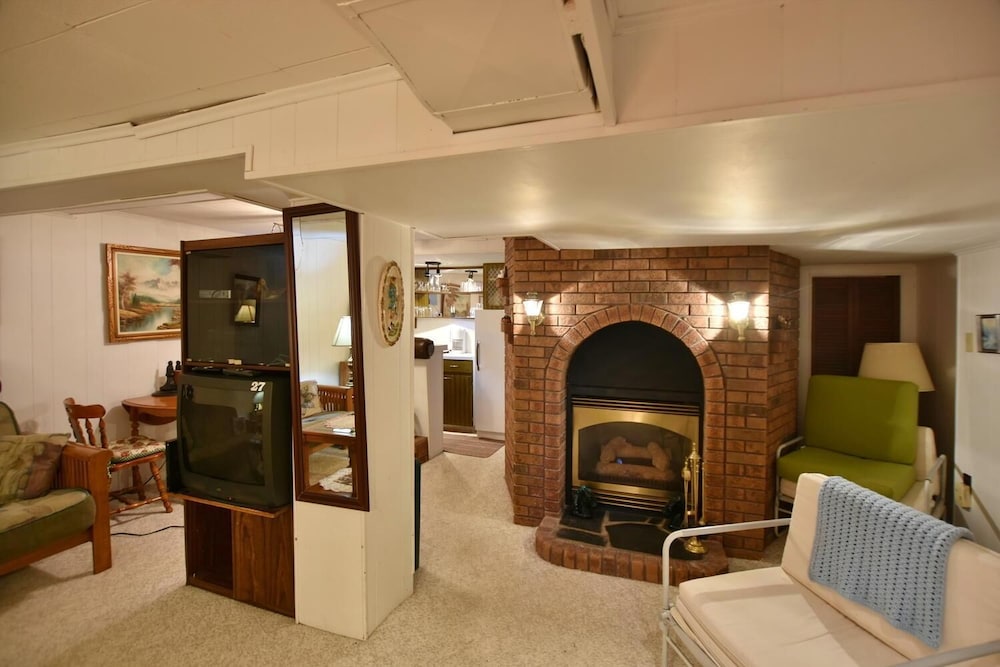 10th Avenue Guest House & Suites