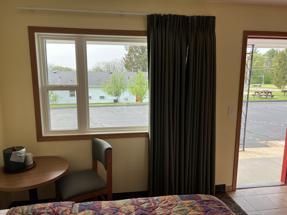 All Star Inn & Suites