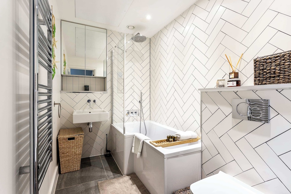 Cosy 2-bed Flat in Vibrant Acton!