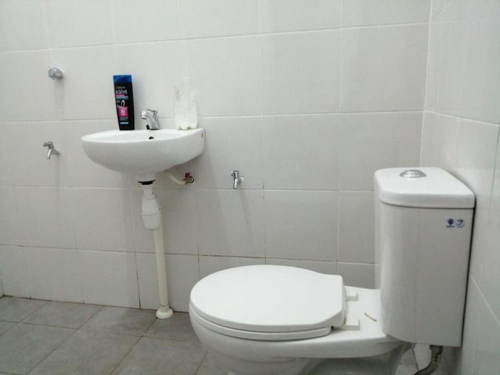 Single Bed in Mixed Dormitory Room With Ac in Kuching photo 6