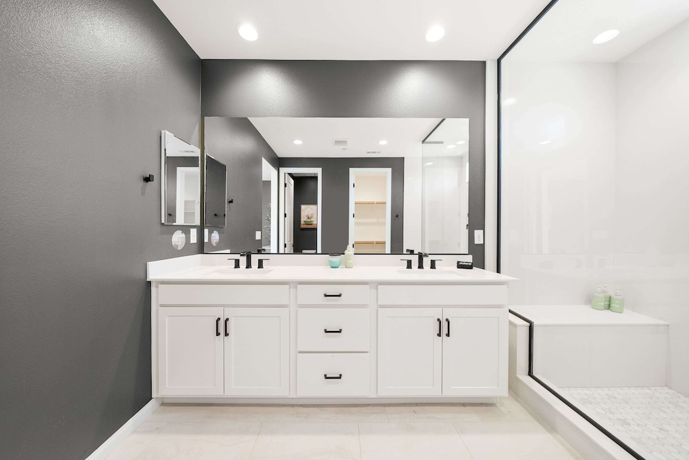 @ Marbella Lane - Curated 5BR in Upscale RMV Haven