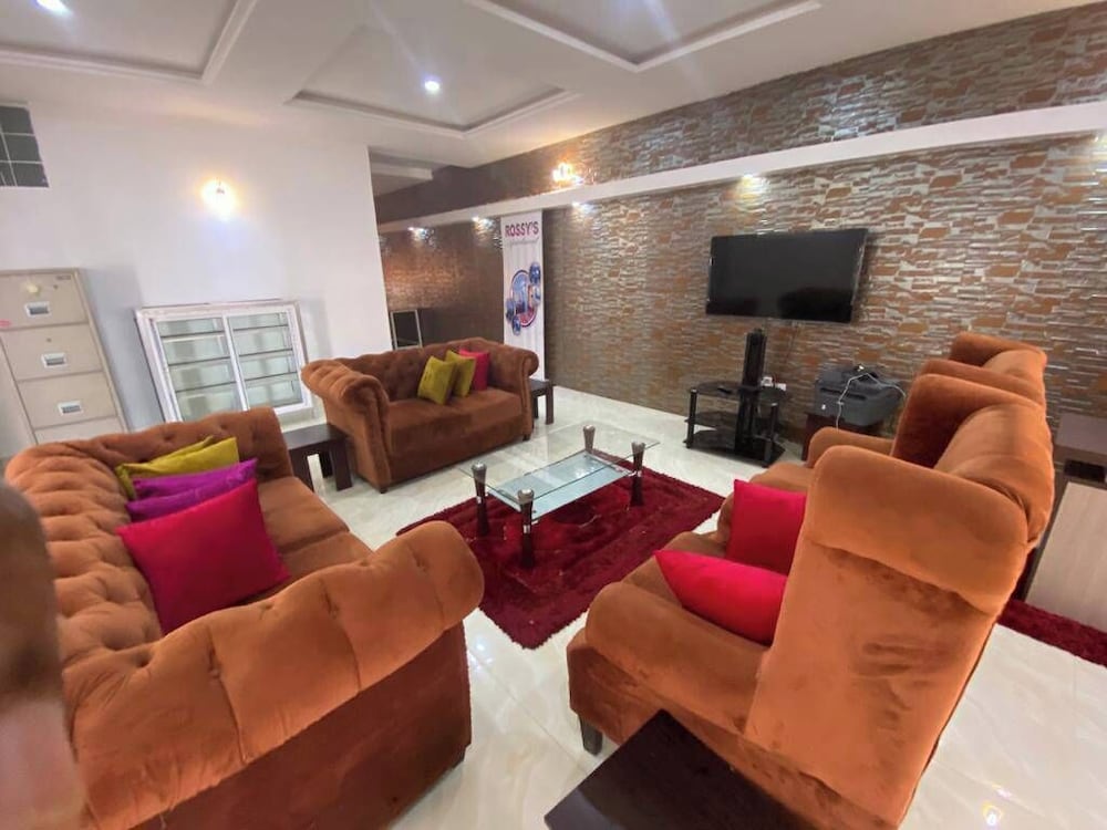 ROSSY'S APARTMENTS