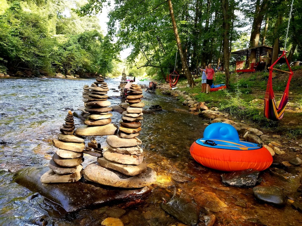 Bear Creek Lodge and Cabins in Helen Ga - Pet Friendly, River on Property, Walking Distance to downtown Helen