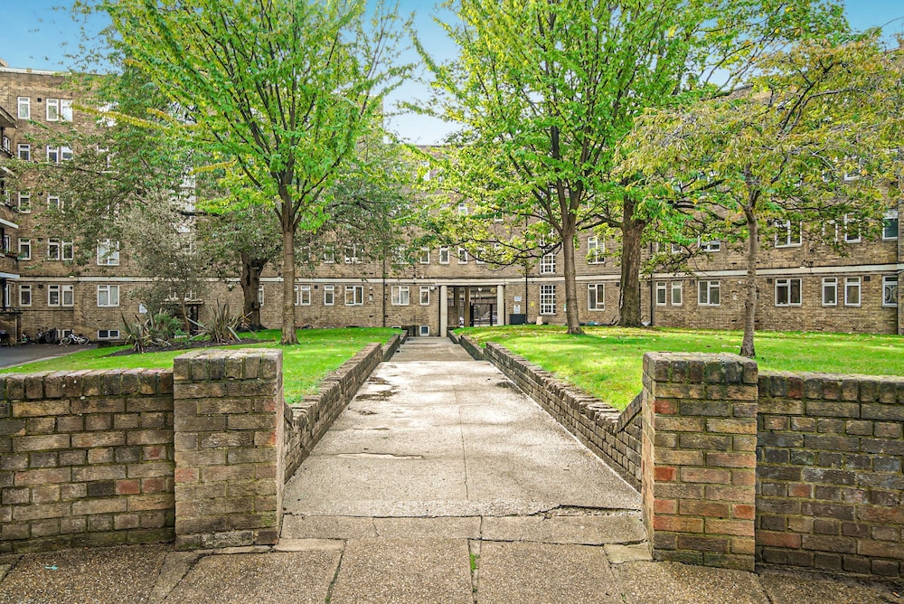Paddington Station 2BR City Apartment