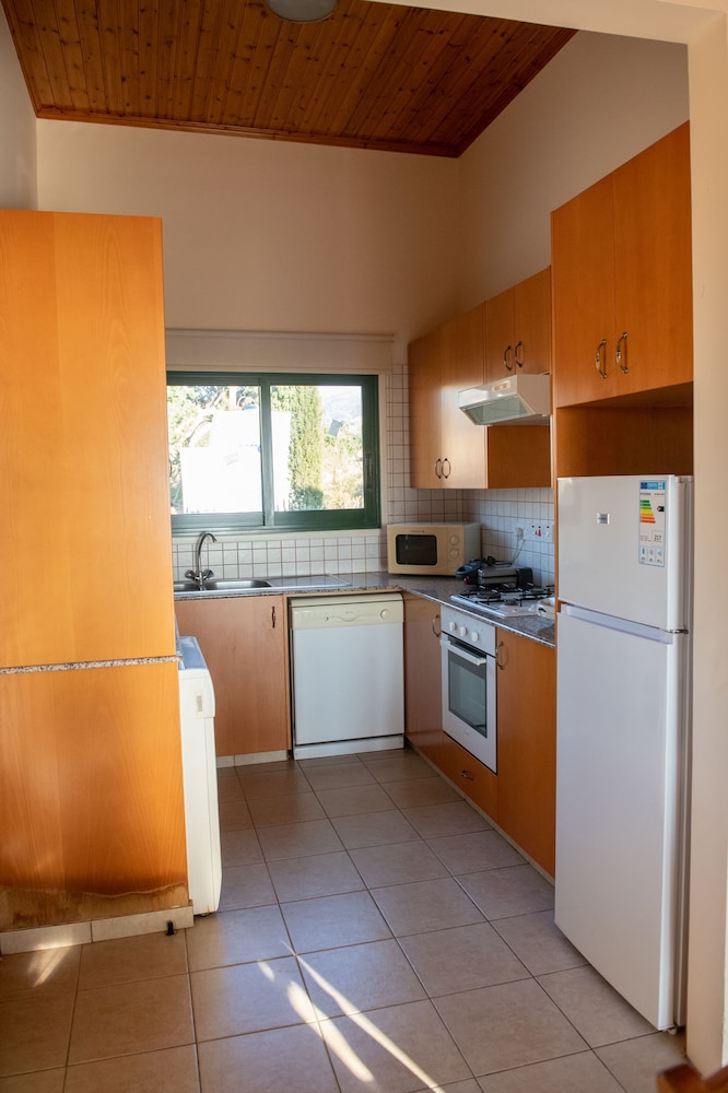 Adonis Villa