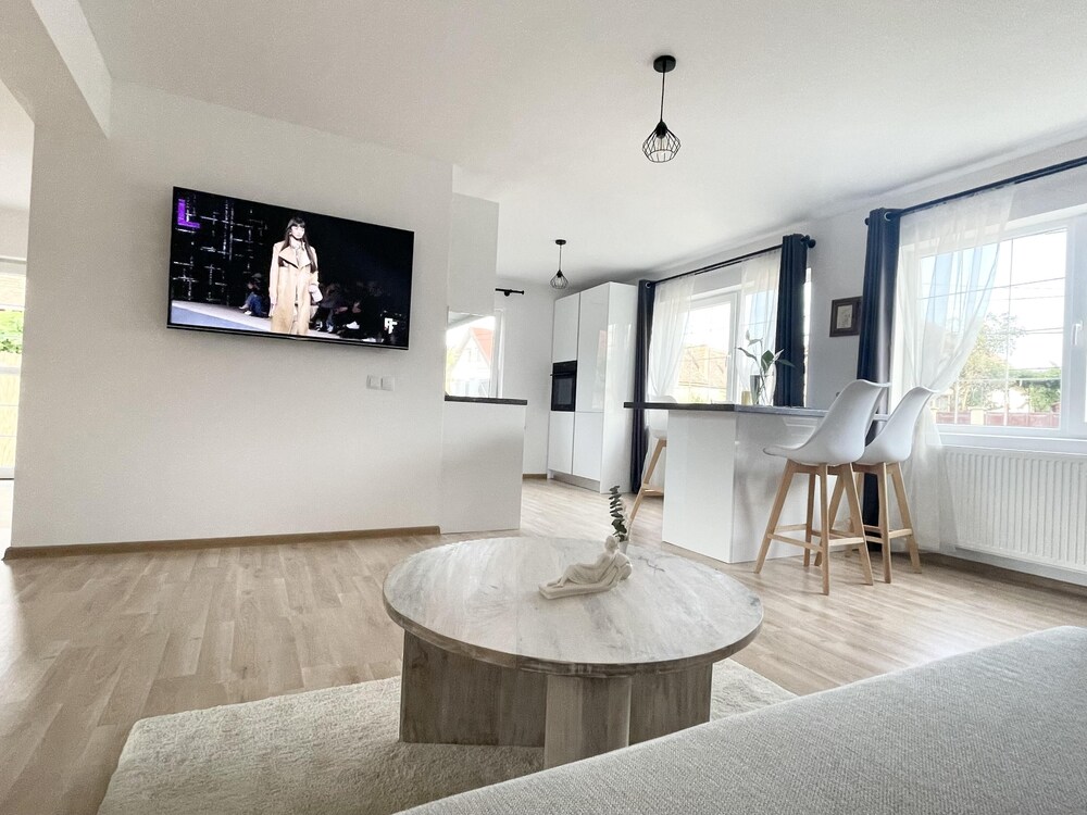 Impeccable 2-bed House in Albești view 5