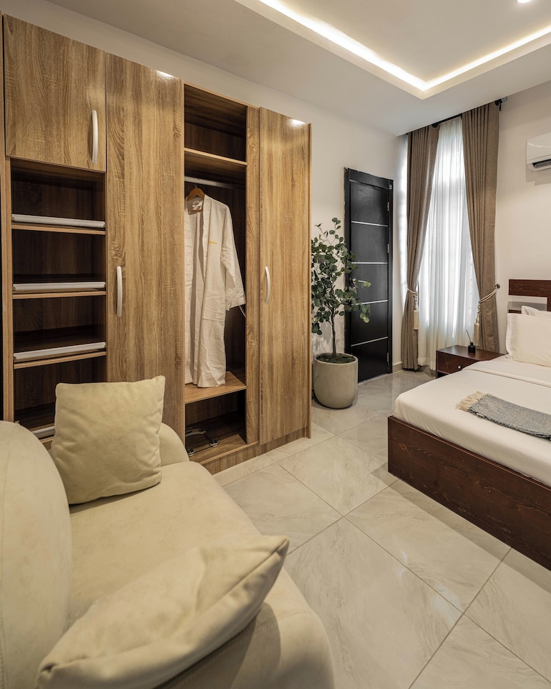 George Residence Ologolo Lekki