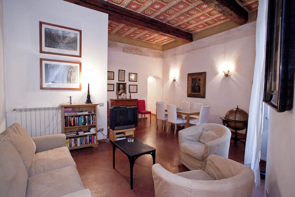 Via Giulia Apartments