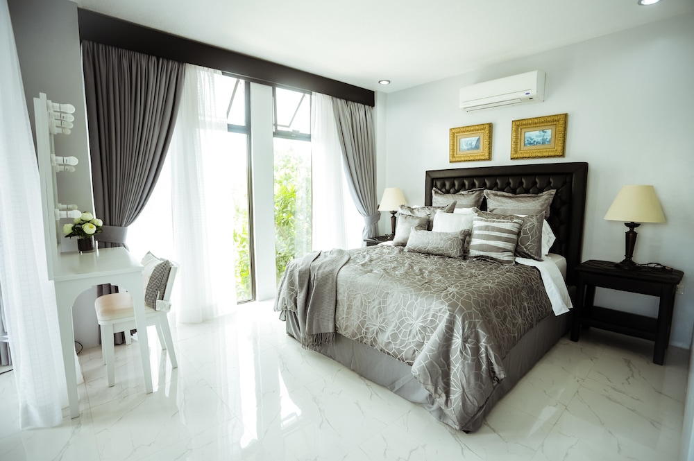 Zeller Court Apartelle view 4