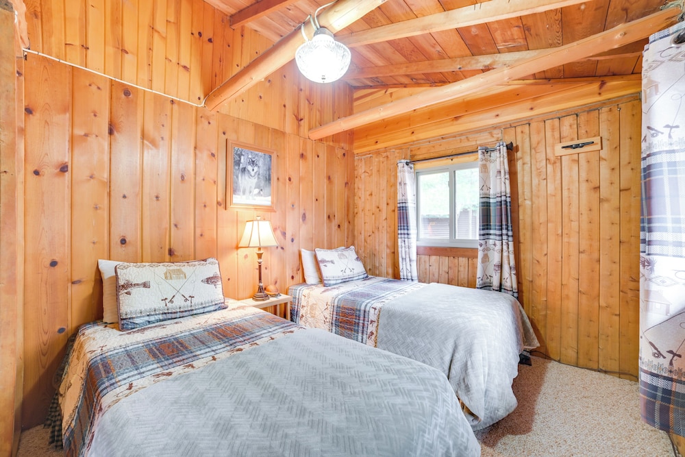 Beach + Game Room Access: Lakefront Levering Cabin