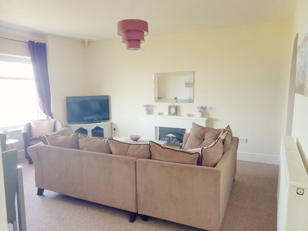 Llys Madoc, The Top Flat