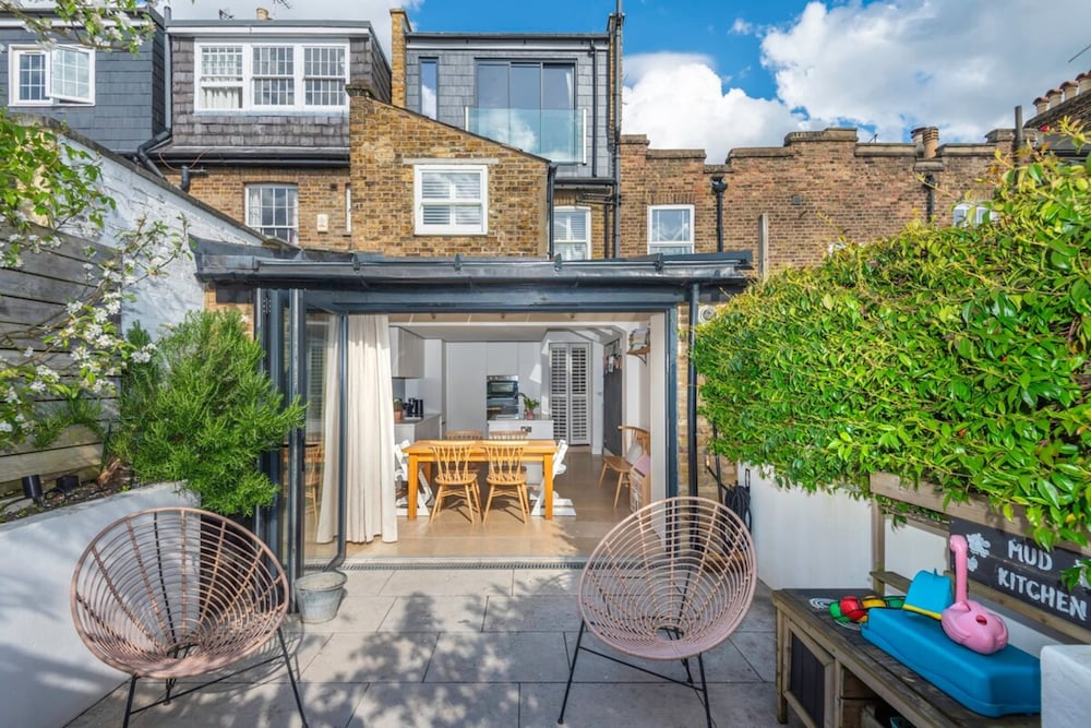 3-bedroom Home in Richmond - Ideal Family Living