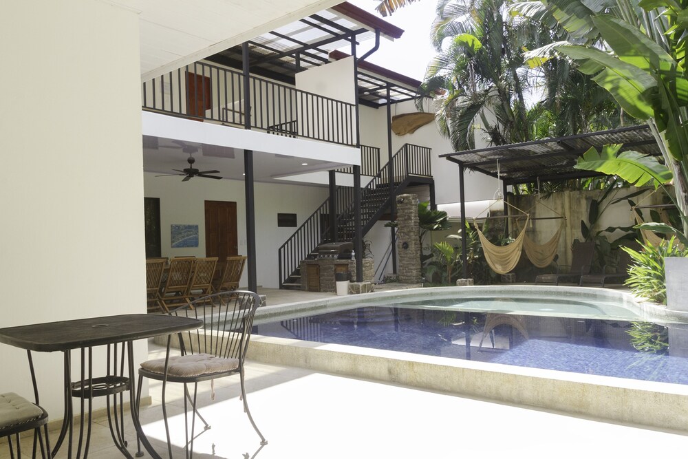 Heart of Jaco: Luxury Villa with Pool by RedAwning