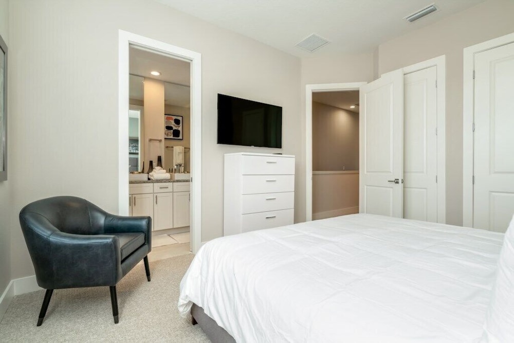 Amazing Location Modern Townhome Close To Disney view 2