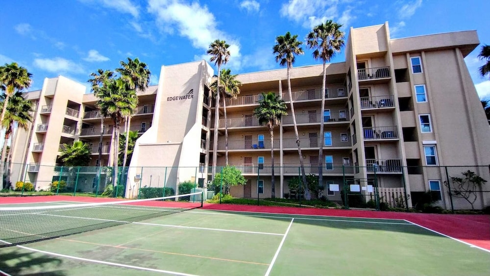 Edgewater 507 Minium 3 Bedroom Condo by RedAwning