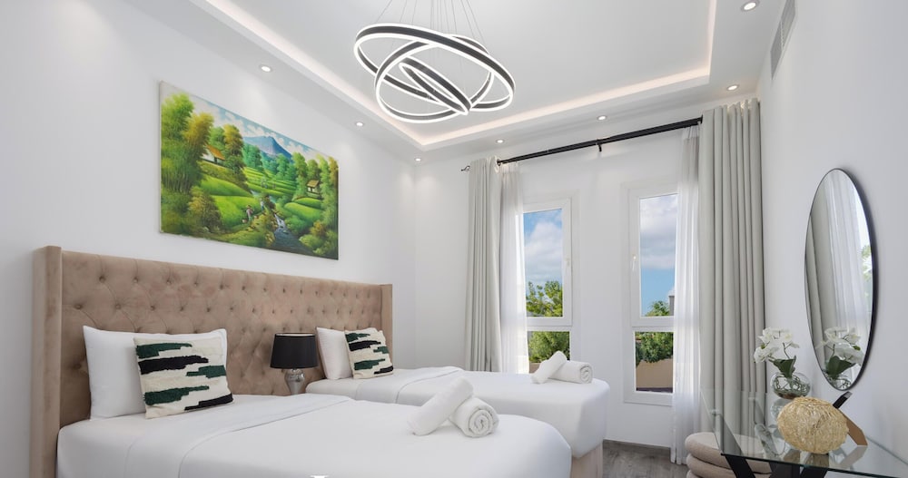 LUX The Serene Springs Villa 2