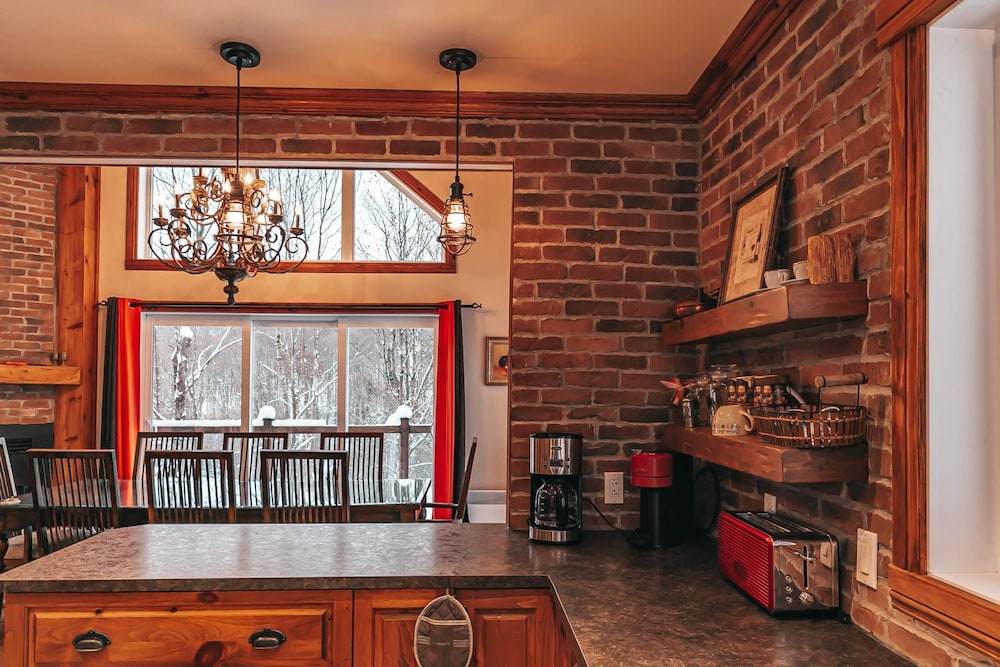 The Pika - Beautiful Mountain-top Cottage With 23 Acres of Private Land With Hiking