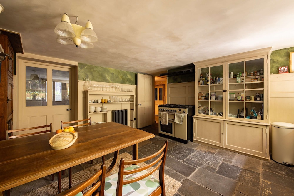 Extraordinary Grade Ii-listed Early Georgian Home