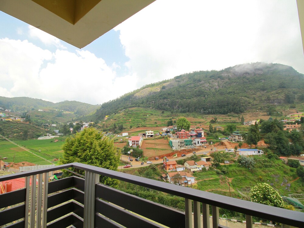 OYO 14240 MOHAN RESIDENCY