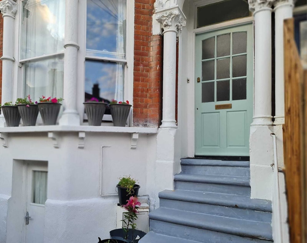3-bed House in London Self-contained in Ladywell