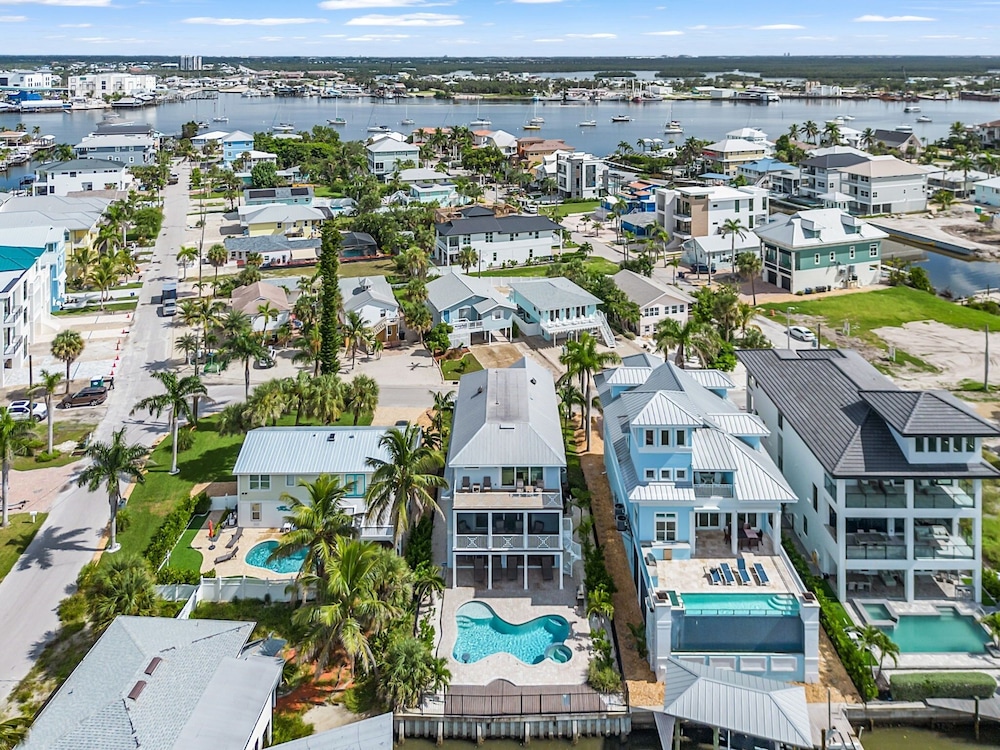 571 Seabatical: Canal Front With Pool! 5 Bedroom Home