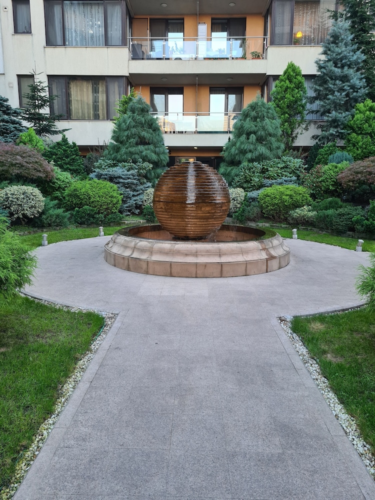 Photo 10