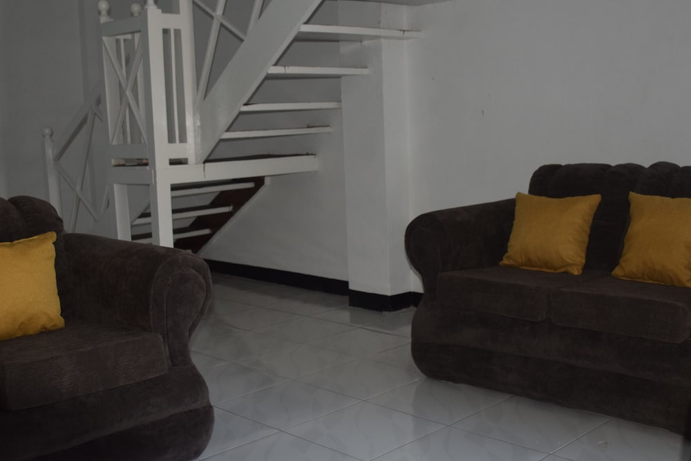 256 Jamaica view 4