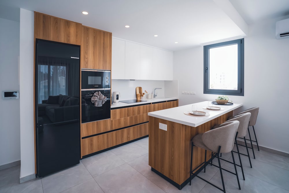Elegant 2-bedroom Apt With Private Terrace