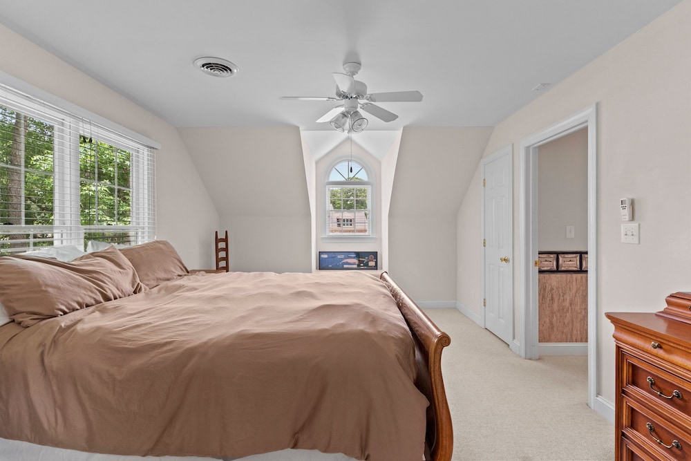 Lake Escape - Lake Waccamaw 7 Bedroom Home
