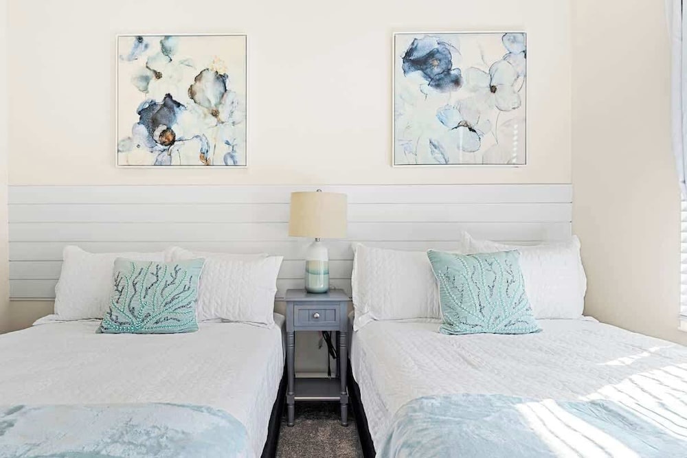 Sophisticated 6BR at Storey Lake