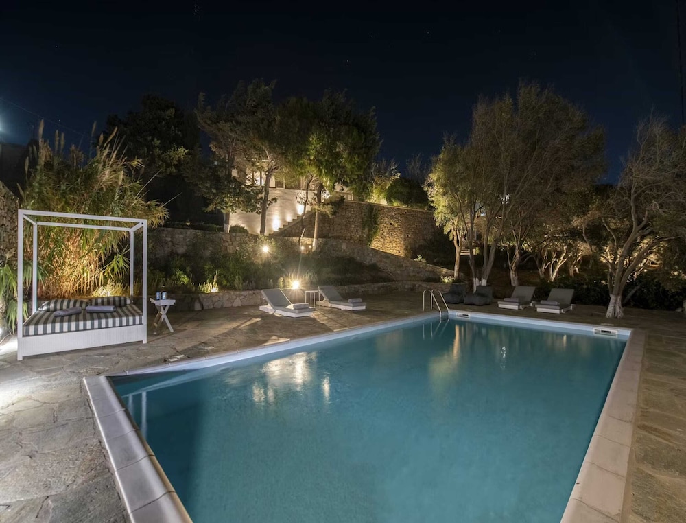 Traditional Villa With Swimming Pool