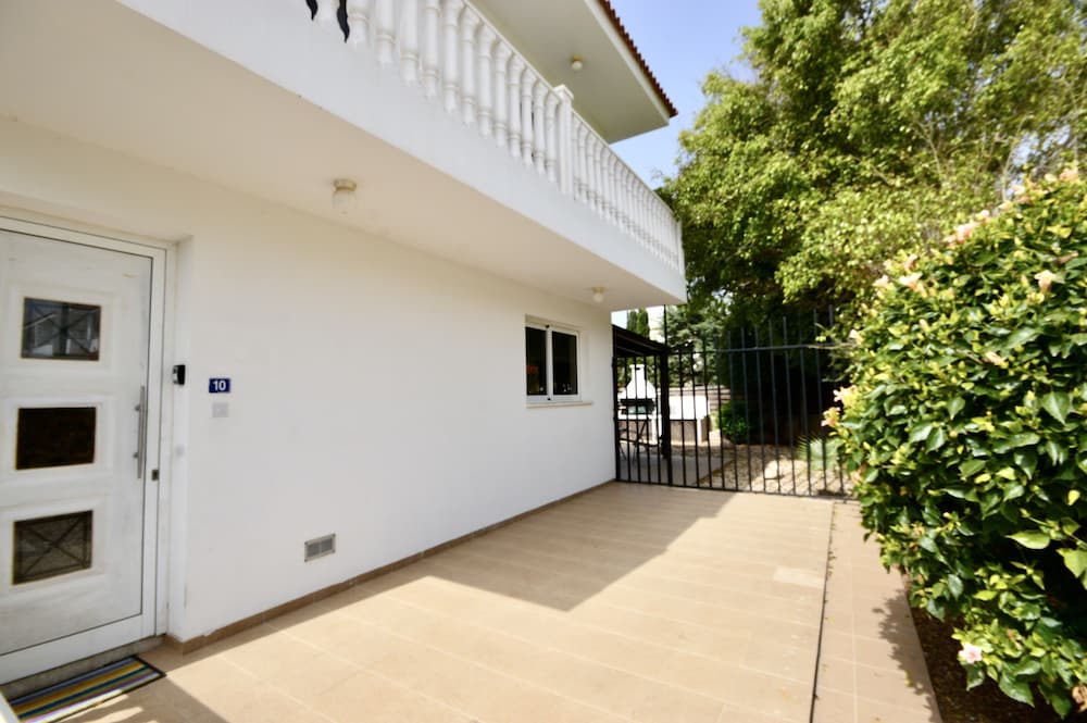 Villa Sleeps 8 With Private Pool