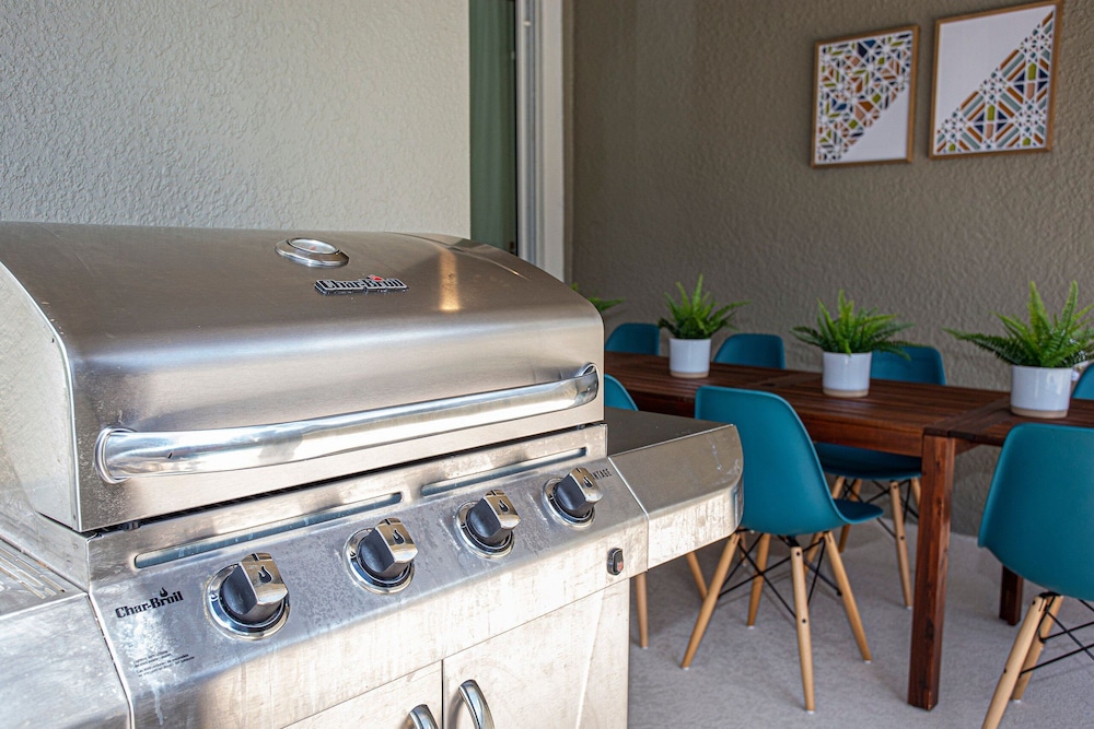 396 - 4bd/3ba Luxurious Homechampions Gate Resort