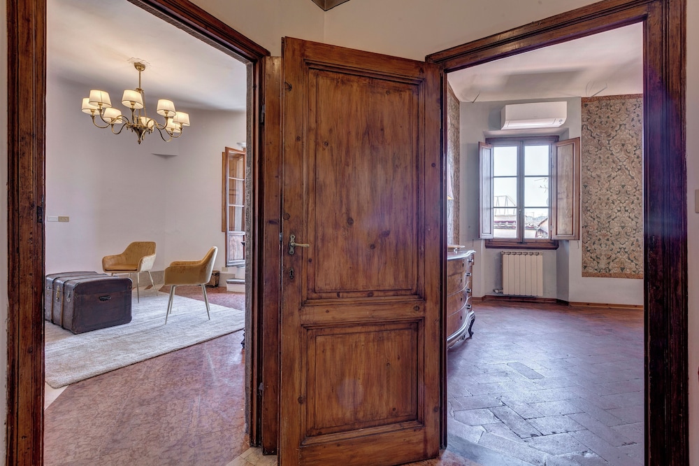 Palestro Apartment by Mamo Florence