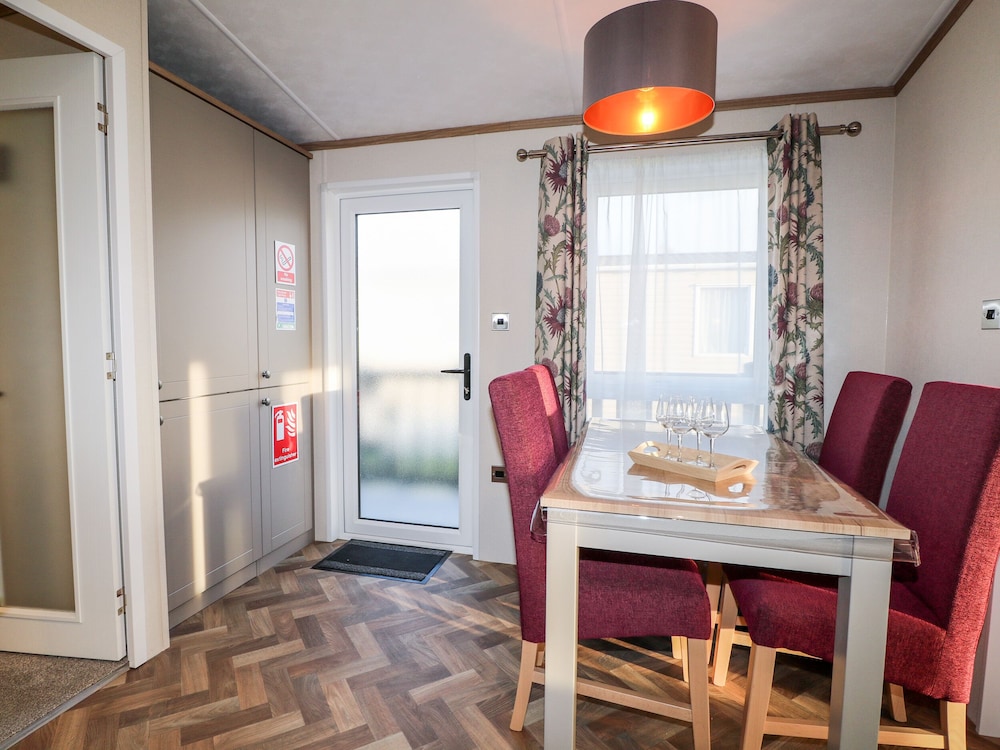 Chichester Lakeside Holiday Park
