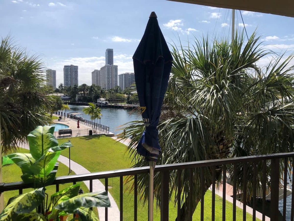 Golden Isles Suite 315