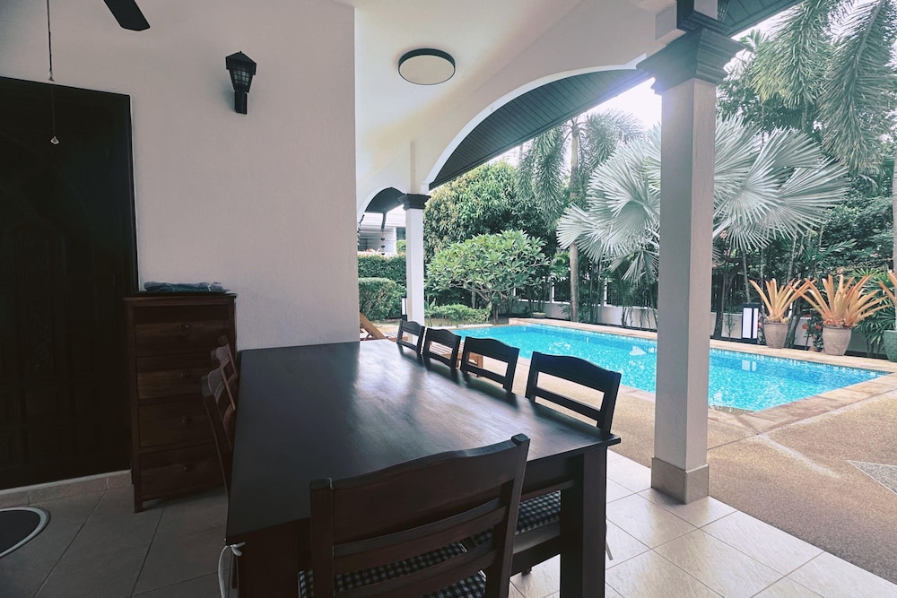 Kesorn Charming Authentic Thai Pool Villa Phuket