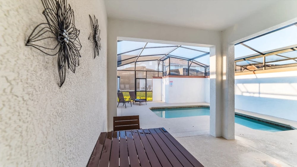 4bed Home in Storey Lake With Private Pool