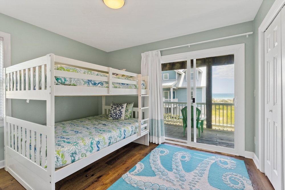 Sea La Vie (North Topsail) by Topsail Realty