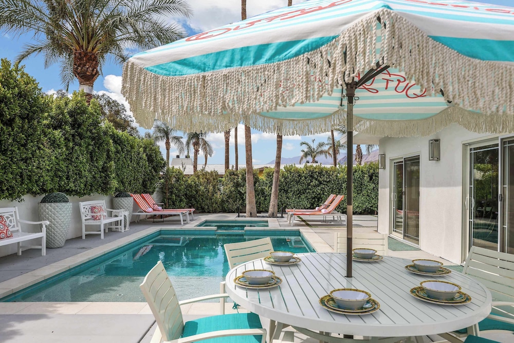 Villa L'orange Pool and Hot Tubs