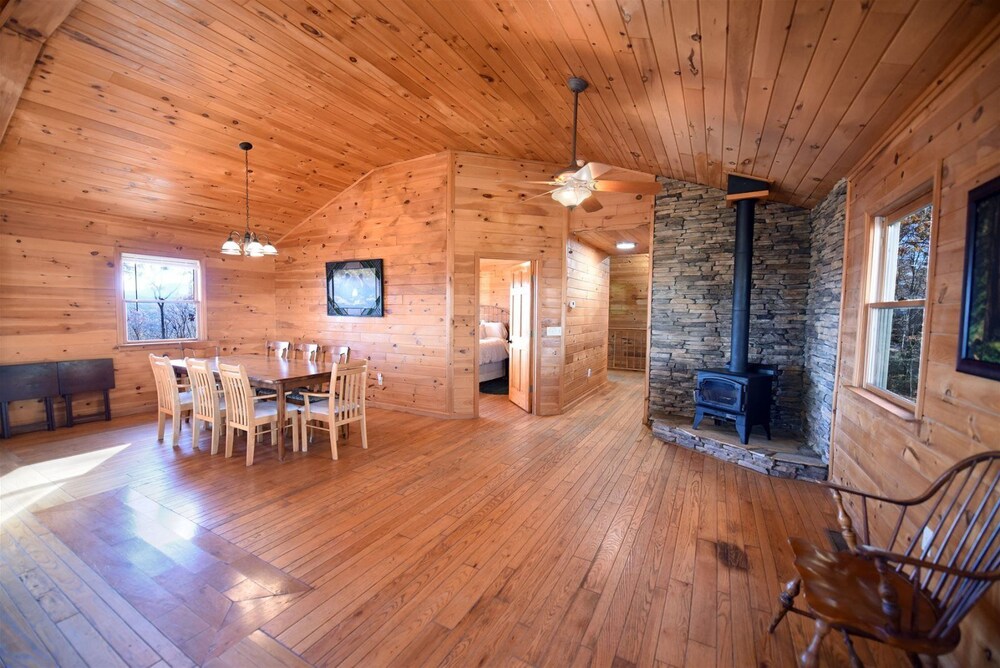 Misty Mountains Manor & Overlook- Blue Ridge GA view 4