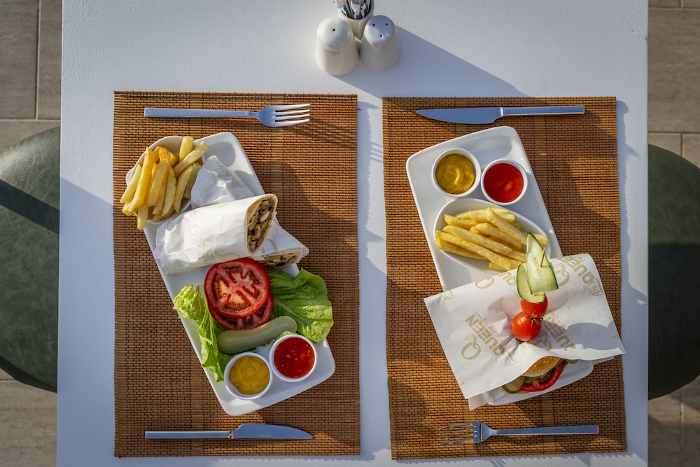 Queen Boutique Hotel - Image 63