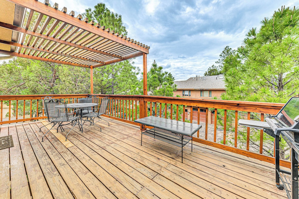 4 Mi to Dtwn: Cozy Family Condo in Ruidoso!