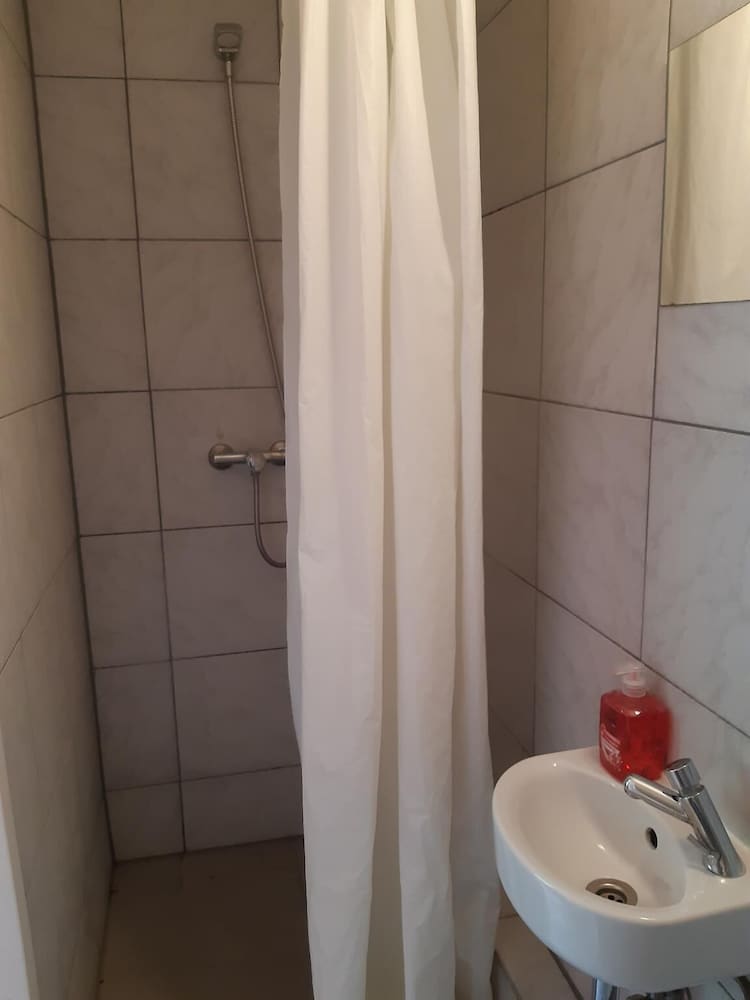 2-Rent Group Hostel Rooms&Apartments TUB19A